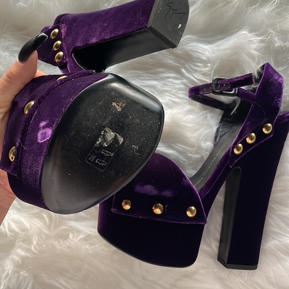 Giuseppe Zanotti Purple Velvet Heels - Picture 4 of 17